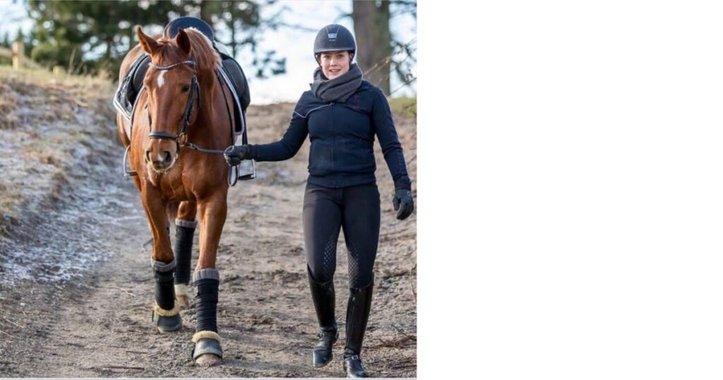 cathrine laudrup dufour geht gerne mit ihren pferden in der landschaft spazieren um sich zu erholen. foto instagram